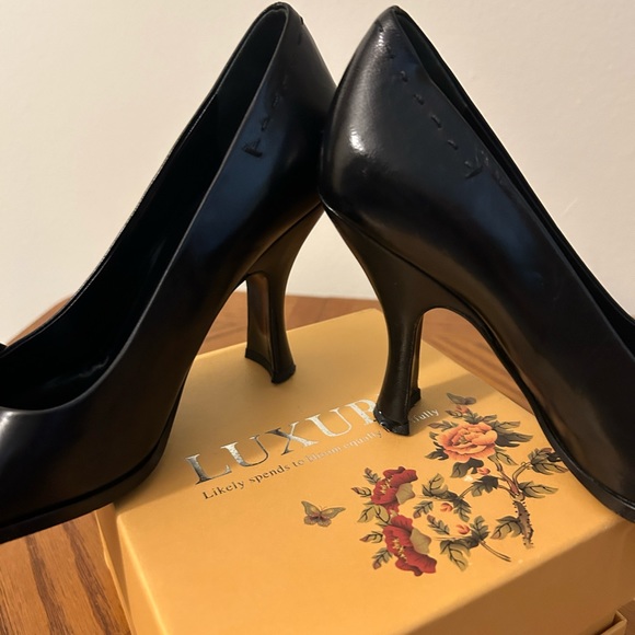 PRADA BLACK PUMPS AUTHENTIC STUNNING VINTAGE RARE ROSETTE DETAILS - Picture 11 of 15